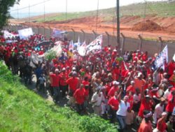 Abahlali marches on Mayor Obed Mlaba, September 28, 2007, demanding an immediate moratorium on forced evictions, as well as land for more housing and basic city services (photo by Mnikelo and Richard, courtesy of Abahlali baseMjondolo).