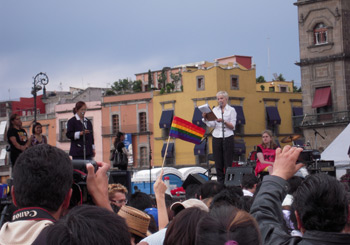 Annie Lennox addresses the crowd, International Women's March, Mexico City