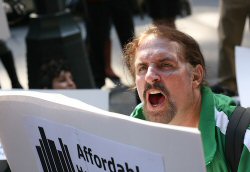 Angered by Paterson Veto, New Yorkers Protest Outside Governor's Office
