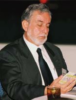 During the reception, long-time IAPAC member Alejandro Guerrero, of M&eacute;rida, in Mexico's Yucatan province, examines one of IAPAC's new GRIP Guides.