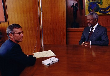 'A Closer Walk' Director, Robert Bilheimer with Secretary General Kofi Annan during their interveiw in New York City, August 3, 2001