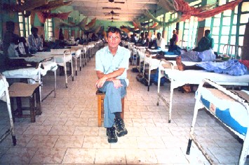 Robert Bilheimer in the men's ward of the Hospital of Thoracic Medicine