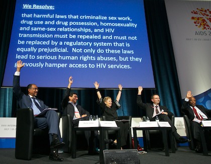 From left: Michel Sidib&eacute;, UNAIDS Executive Director, Joao Gulao, Gill Greer, Tim Barnett and Festus Mogae, Former President of Botswana agreeing on an anti-discrimination resolution at the Leaders on Discrimination session the 18th International AIDS Conference in Vienna, Austria on 22 July 2010.